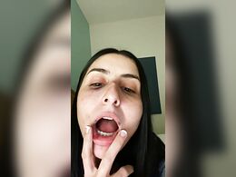 Brunette has a sexy mouth