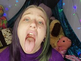 Girl teaches you how to suck all day long